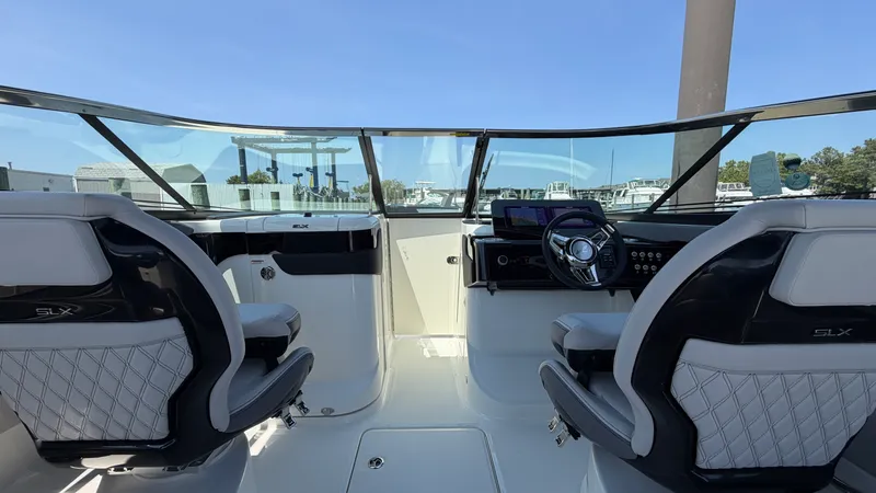 Slide: The Image of Sea Ray SLX 260 Outboard 2026 - 43