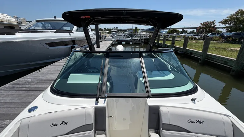 Slide: The Image of Sea Ray SLX 260 Outboard 2026 - 54