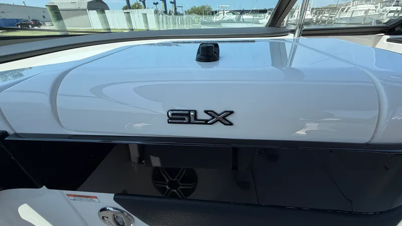 Slide: The Image of Sea Ray SLX 260 Outboard 2026 - 42