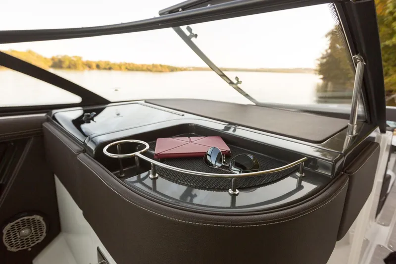 Slide: The Image of Sea Ray 310 SLX 2016 - 32