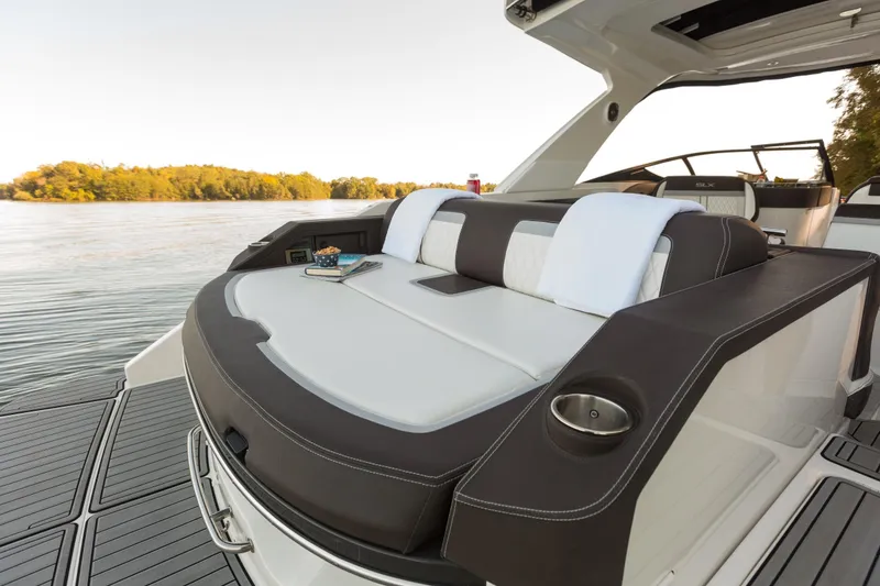 Slide: The Image of Sea Ray 310 SLX 2016 - 38