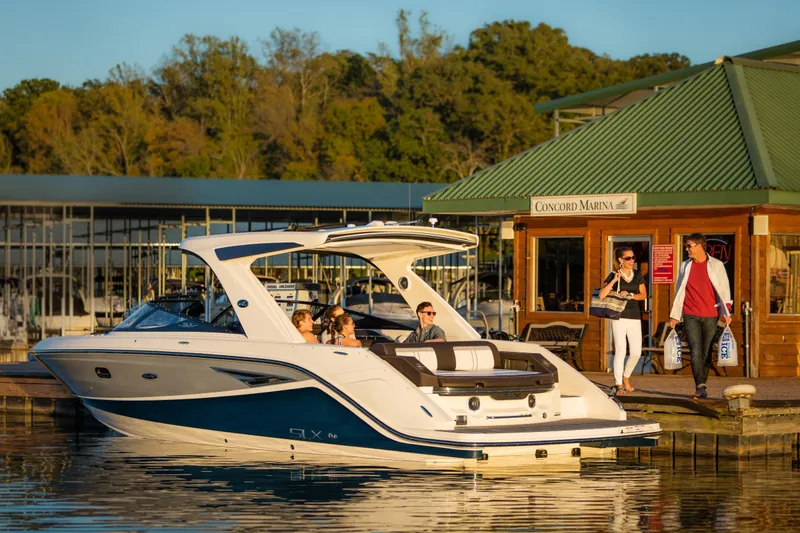 Slide: The Image of Sea Ray 310 SLX 2016 - 9