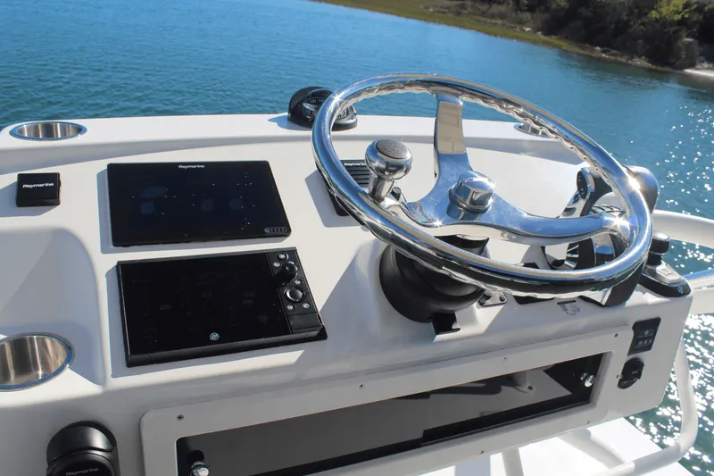 Slide: The Image of Boston Whaler 345 CONQUEST 2020 - 15