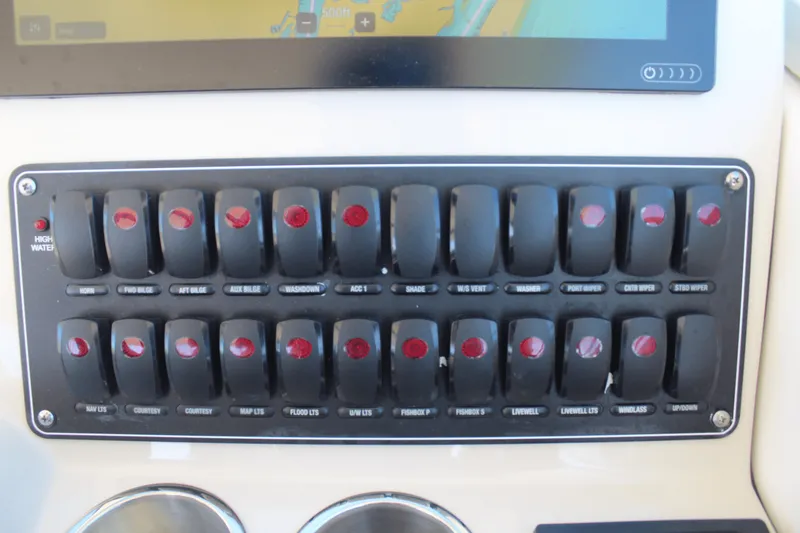 Slide: The Image of Boston Whaler 345 CONQUEST 2020 - 23