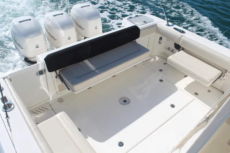Slide: The Image of Boston Whaler 345 CONQUEST 2020 - 24