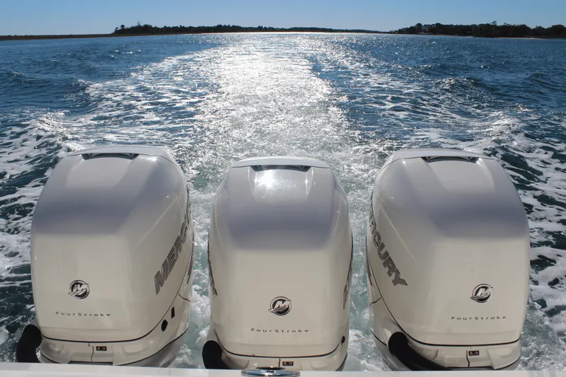 Slide: The Image of Boston Whaler 345 CONQUEST 2020 - 26