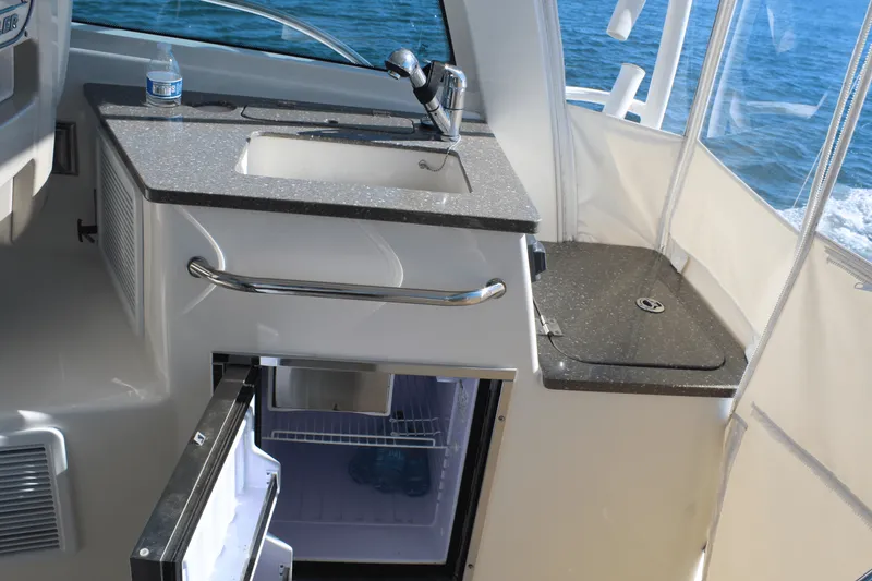 Slide: The Image of Boston Whaler 345 CONQUEST 2020 - 29