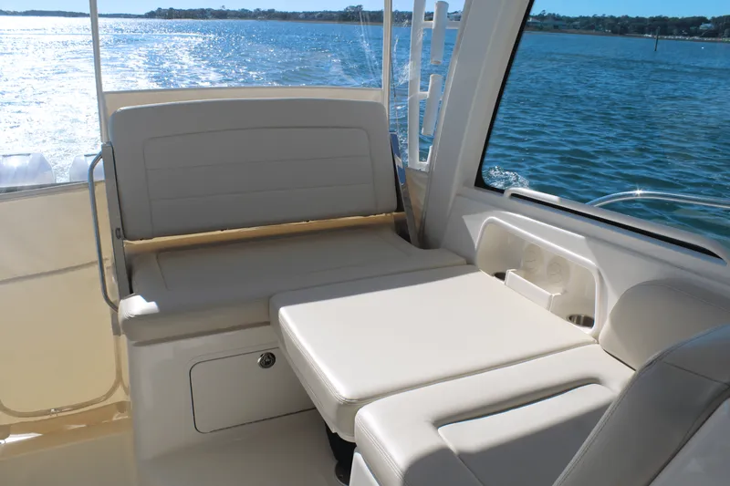 Slide: The Image of Boston Whaler 345 CONQUEST 2020 - 30