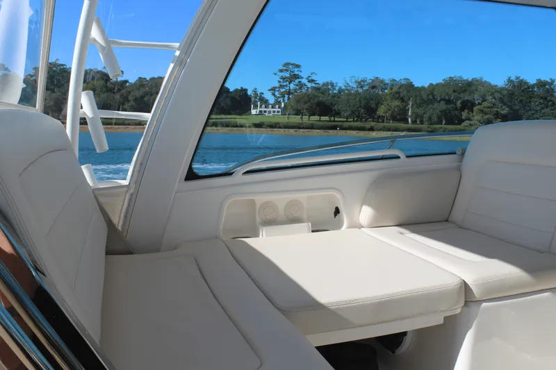 Slide: The Image of Boston Whaler 345 CONQUEST 2020 - 31