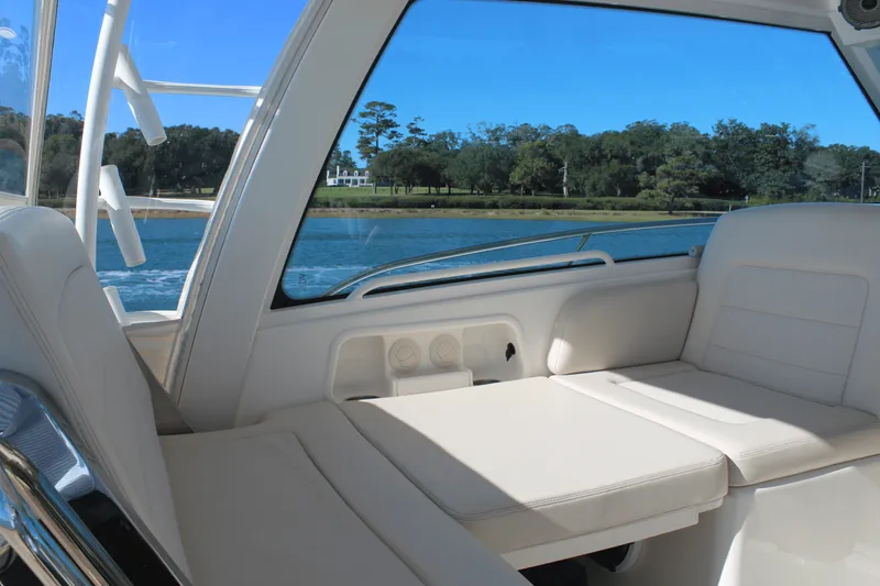 Slide: The Image of Boston Whaler 345 CONQUEST 2020 - 33