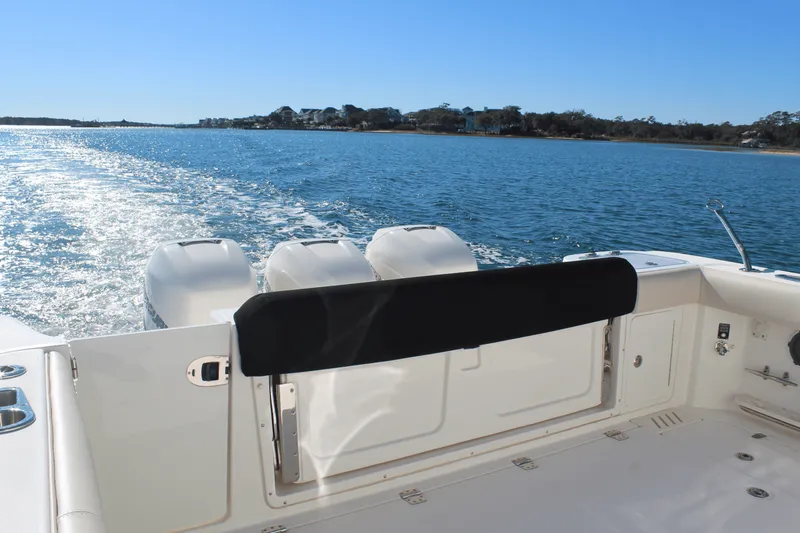 Slide: The Image of Boston Whaler 345 CONQUEST 2020 - 34