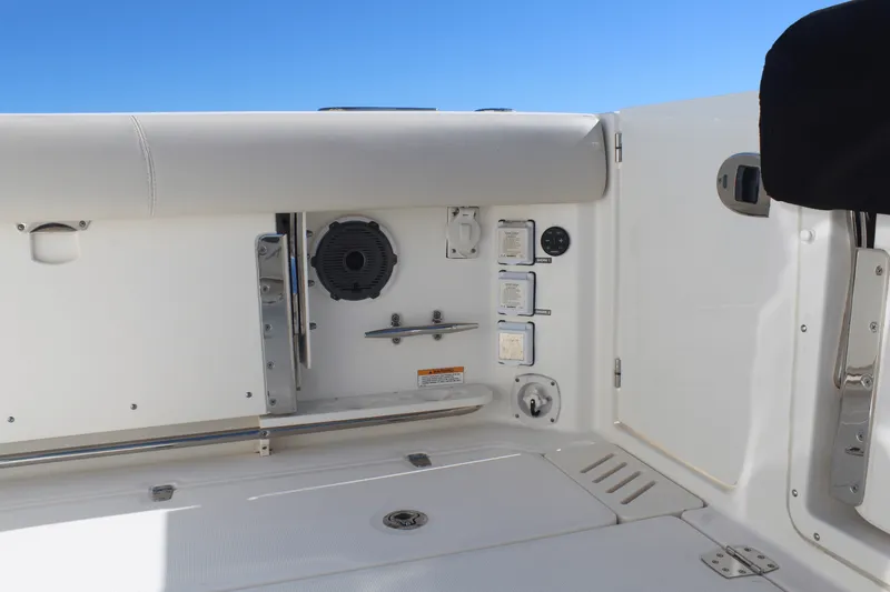 Slide: The Image of Boston Whaler 345 CONQUEST 2020 - 36