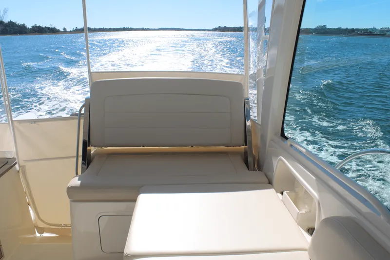 Slide: The Image of Boston Whaler 345 CONQUEST 2020 - 39