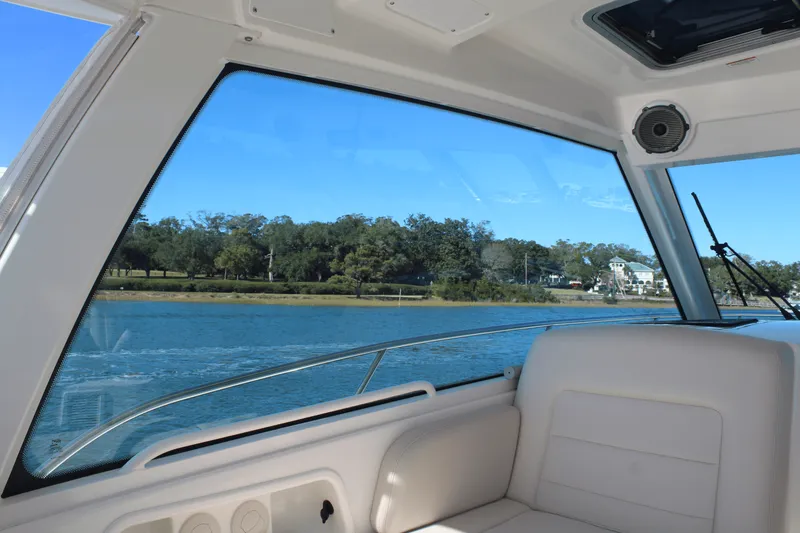 Slide: The Image of Boston Whaler 345 CONQUEST 2020 - 41