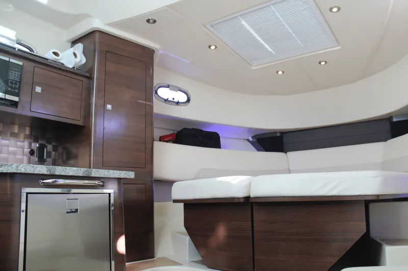 Slide: The Image of Boston Whaler 345 CONQUEST 2020 - 42