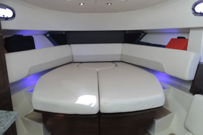 Slide: The Image of Boston Whaler 345 CONQUEST 2020 - 43