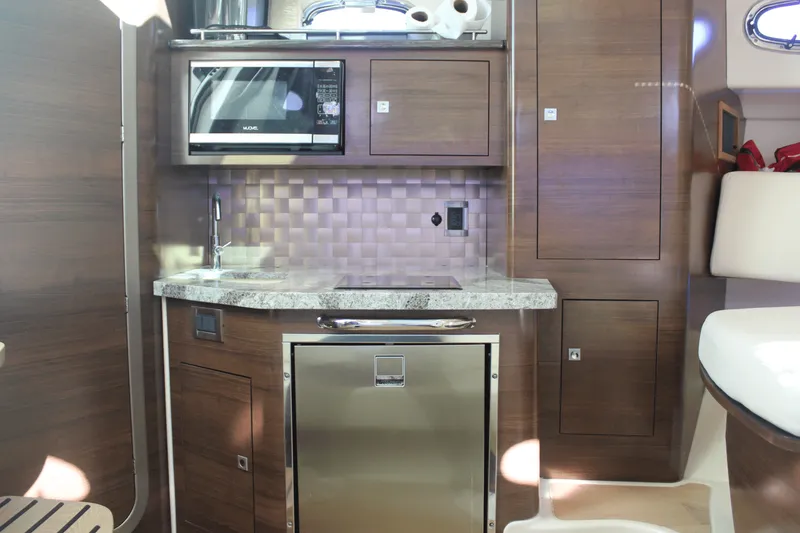 Slide: The Image of Boston Whaler 345 CONQUEST 2020 - 44