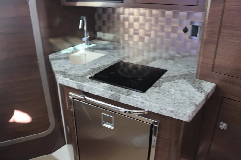 Slide: The Image of Boston Whaler 345 CONQUEST 2020 - 45