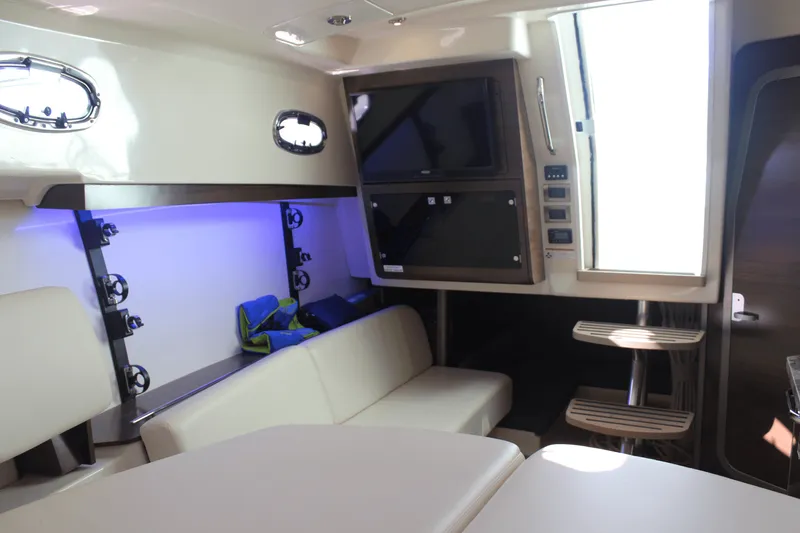 Slide: The Image of Boston Whaler 345 CONQUEST 2020 - 46