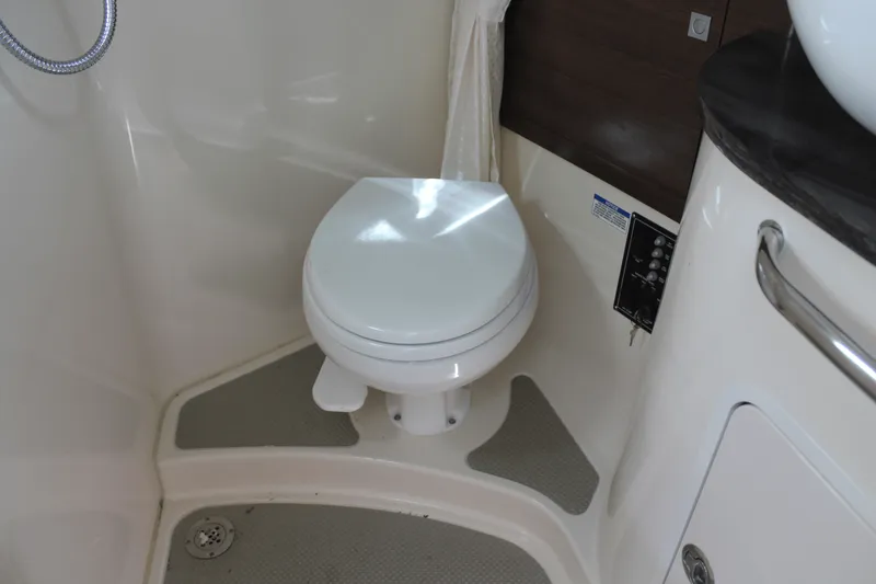 Slide: The Image of Boston Whaler 345 CONQUEST 2020 - 49