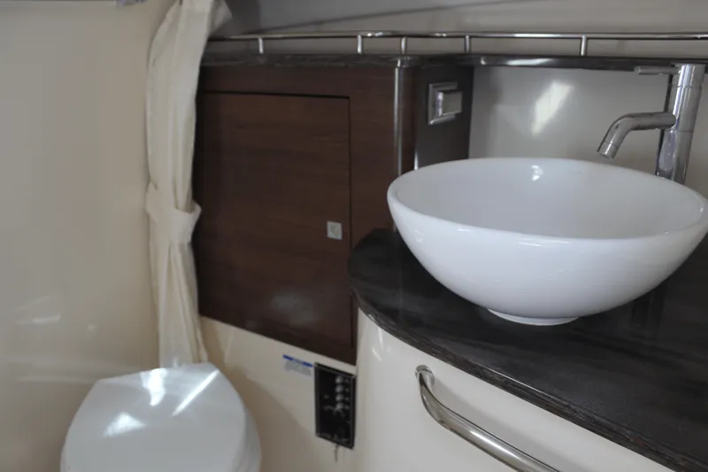 Slide: The Image of Boston Whaler 345 CONQUEST 2020 - 50