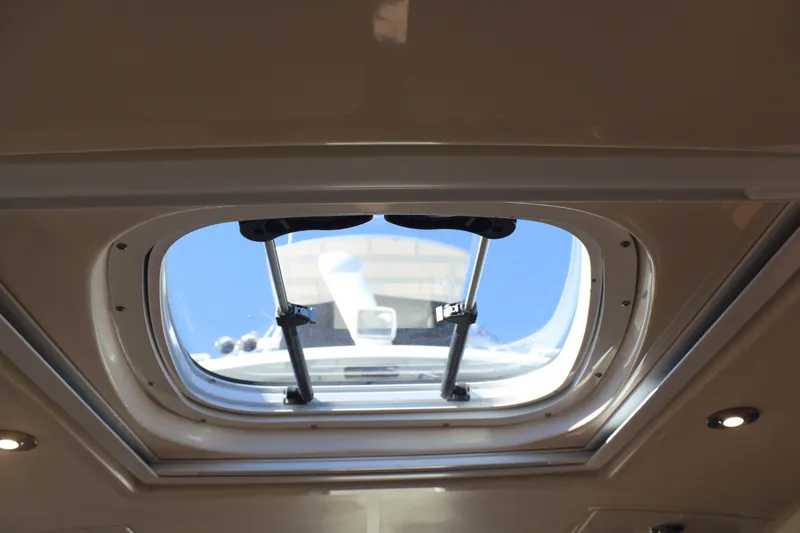 Slide: The Image of Boston Whaler 345 CONQUEST 2020 - 51