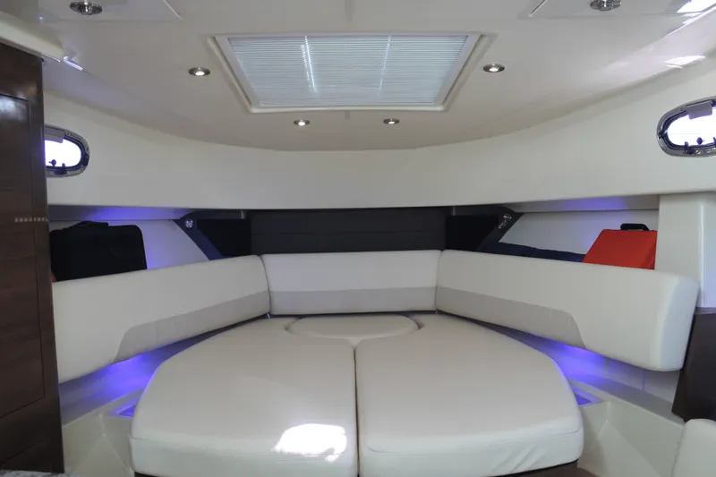 Slide: The Image of Boston Whaler 345 CONQUEST 2020 - 52