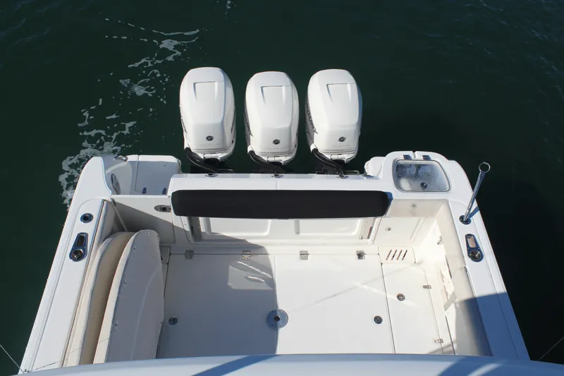 Slide: The Image of Boston Whaler 345 CONQUEST 2020 - 53