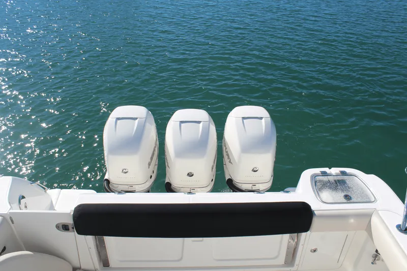 Slide: The Image of Boston Whaler 345 CONQUEST 2020 - 54