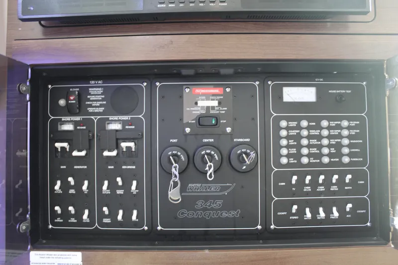 Slide: The Image of Boston Whaler 345 CONQUEST 2020 - 57