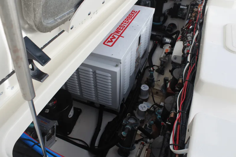 Slide: The Image of Boston Whaler 345 CONQUEST 2020 - 58