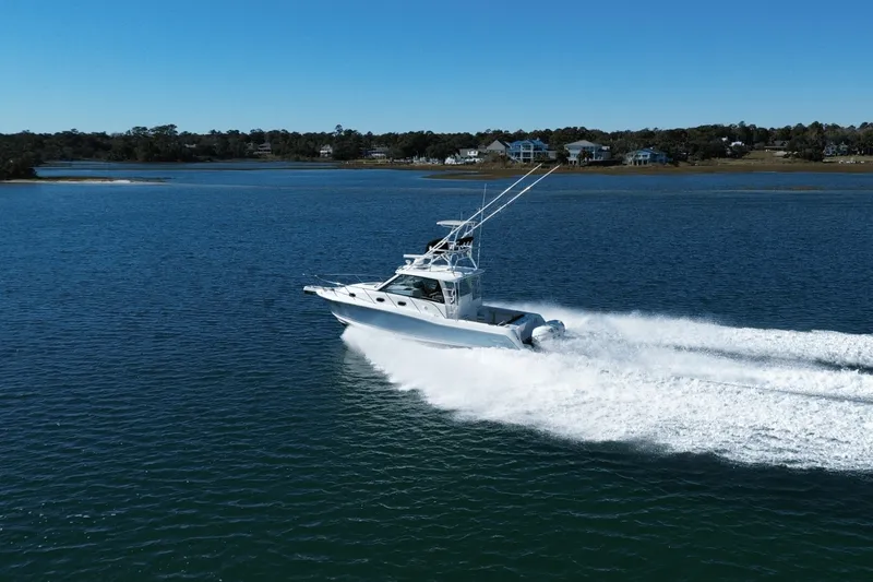 Slide: The Image of Boston Whaler 345 CONQUEST 2020 - 8