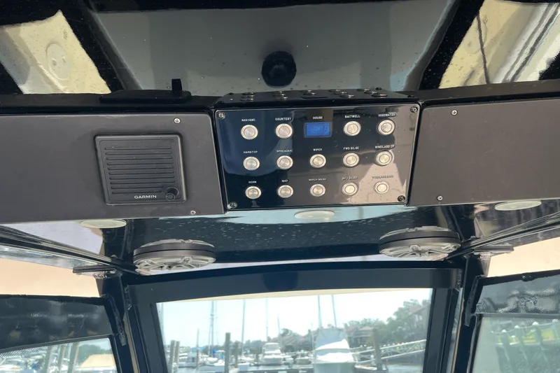 Slide: The Image of Scout 305 LXF 2022 - 16