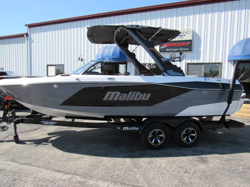 Slide: The Image of Malibu Wakesetter 21LX 2026 - 1