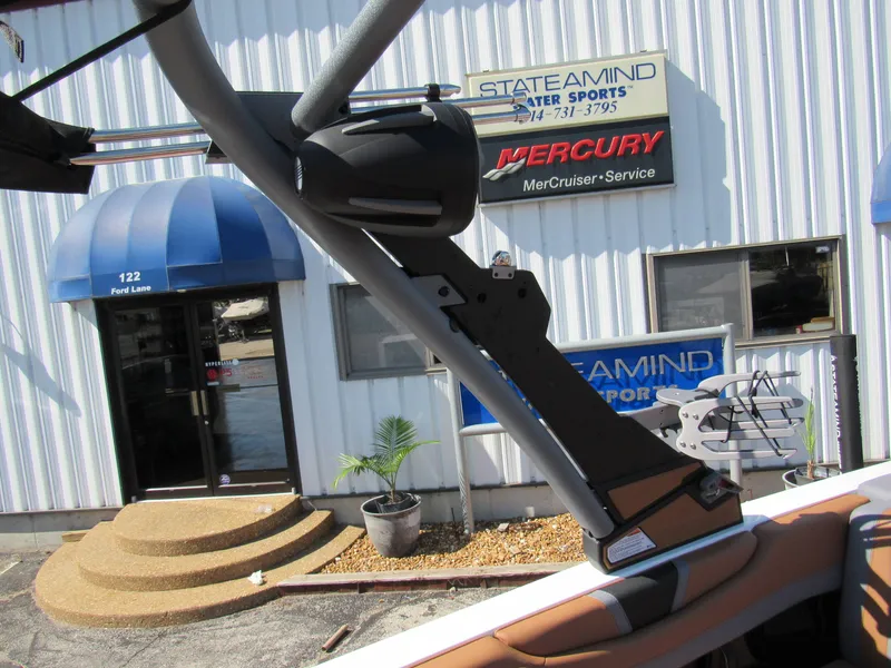 Slide: The Image of Malibu Wakesetter 21LX 2026 - 24