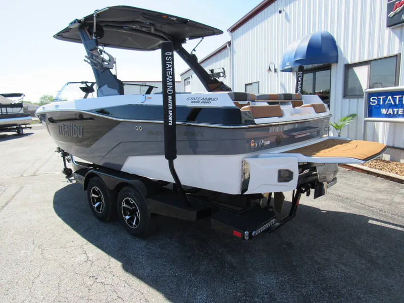 Slide: The Image of Malibu Wakesetter 21LX 2026 - 3