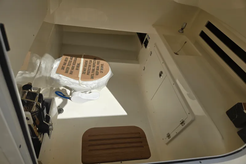 Slide: The Image of Boston Whaler 330 Outrage 2025 - 22