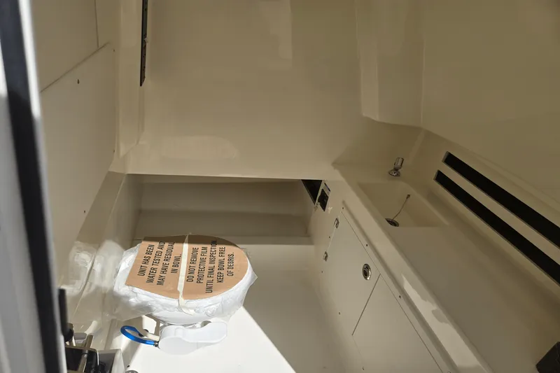 Slide: The Image of Boston Whaler 330 Outrage 2025 - 23