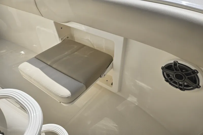 Slide: The Image of Boston Whaler 330 Outrage 2025 - 27