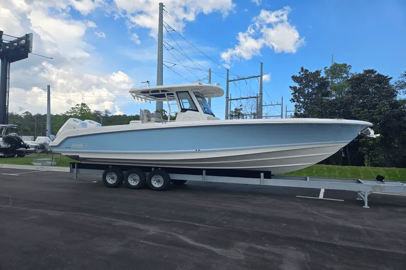 Slide: The Image of Boston Whaler 330 Outrage 2025 - 33