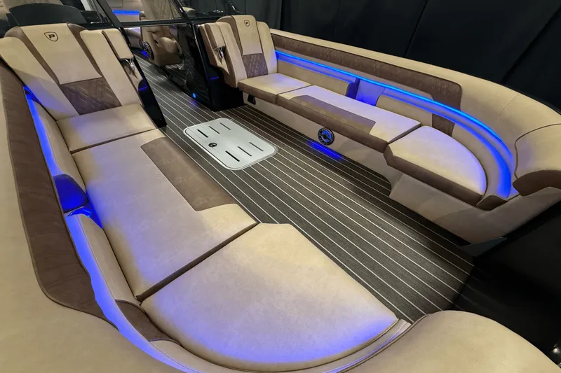 Slide: The Image of Premier 270 Super Sport 2025 - 15