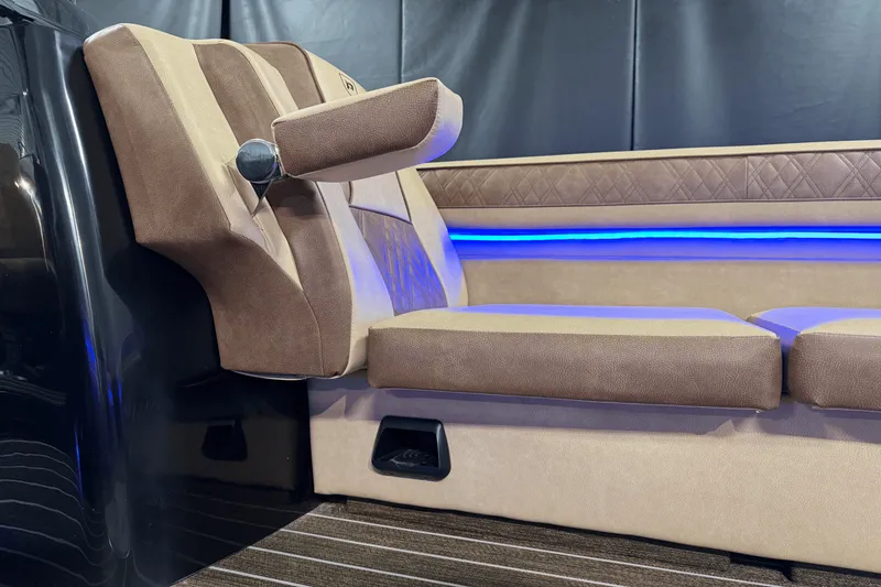 Slide: The Image of Premier 270 Super Sport 2025 - 18