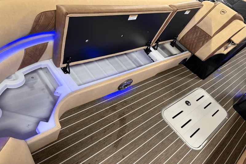 Slide: The Image of Premier 270 Super Sport 2025 - 21