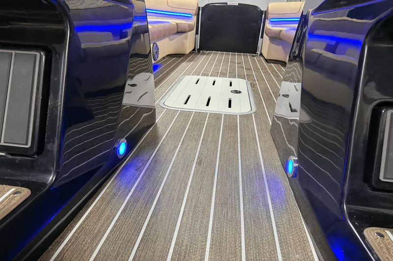 Slide: The Image of Premier 270 Super Sport 2025 - 30