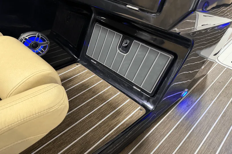 Slide: The Image of Premier 270 Super Sport 2025 - 33