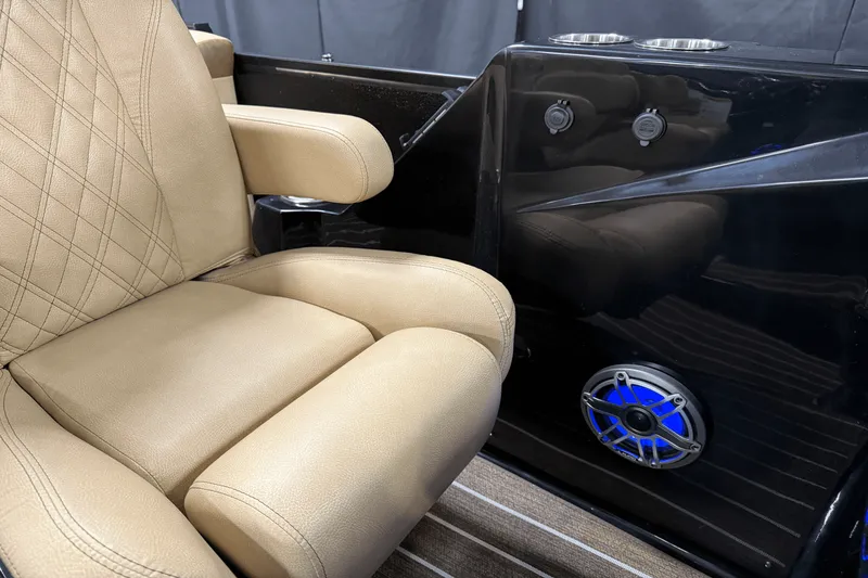 Slide: The Image of Premier 270 Super Sport 2025 - 35