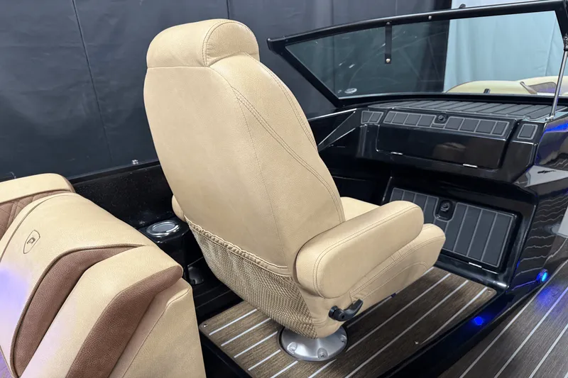 Slide: The Image of Premier 270 Super Sport 2025 - 37