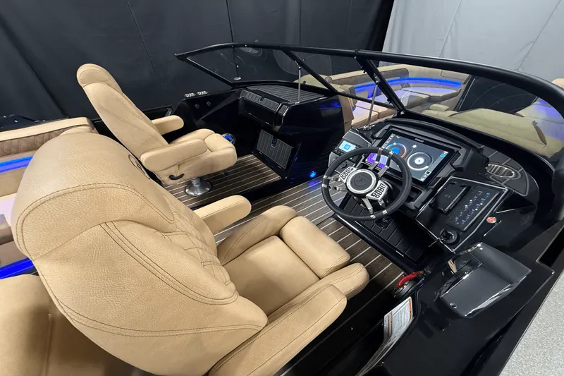 Slide: The Image of Premier 270 Super Sport 2025 - 39