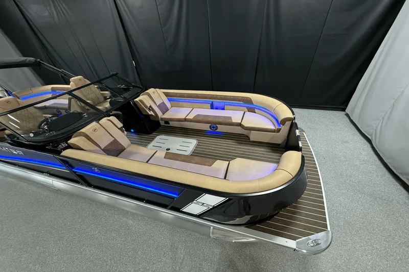 Slide: The Image of Premier 270 Super Sport 2025 - 4