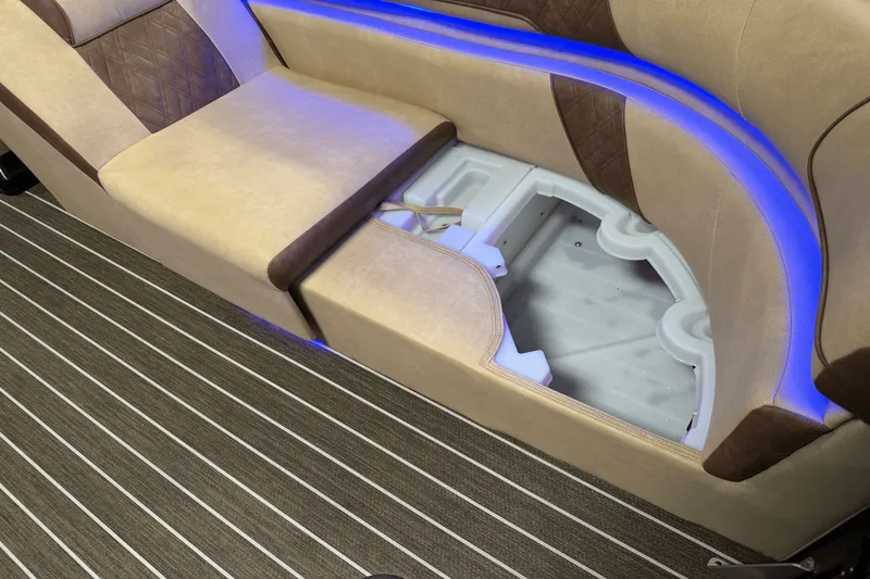 Slide: The Image of Premier 270 Super Sport 2025 - 57